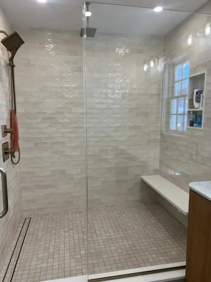 Shower cleaned by Eva Pro Cleaning